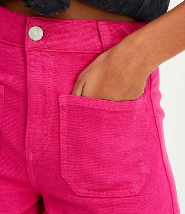 Short Hot Pants Cintura Alta em Jeans com Bolsos Frontais Rosa 4
