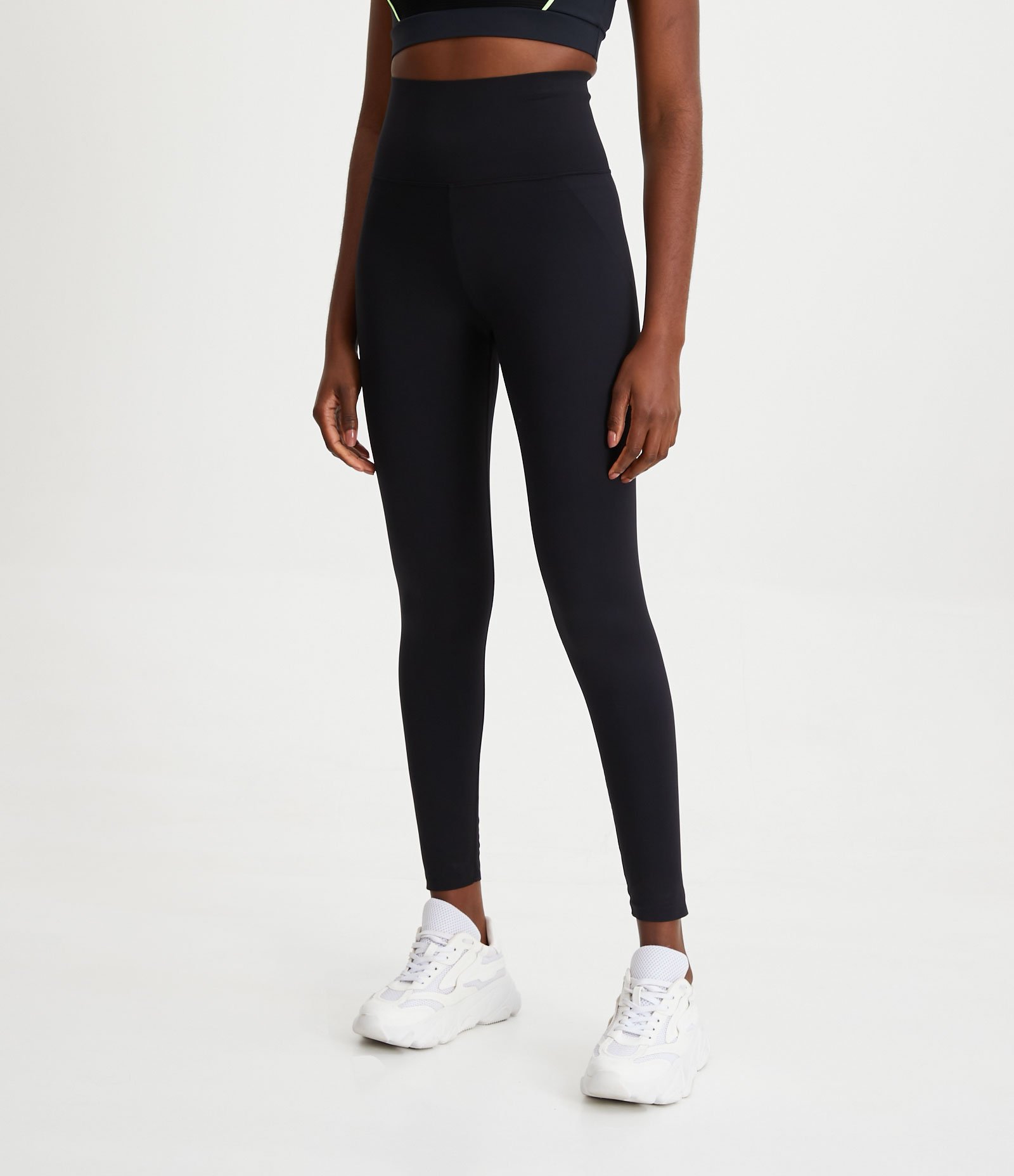 Calça Legging Esportiva em Poliamida com Diferencial Empina Bumbum Preto 2