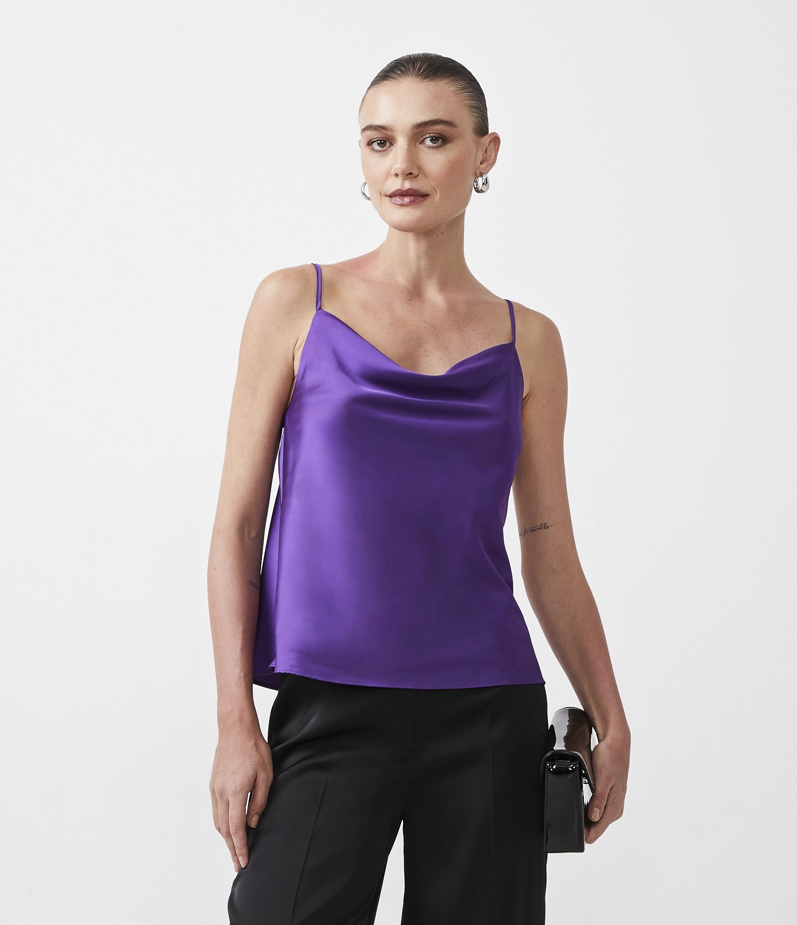 Blusa de Alcinha em Cetim com Decote Degagê Roxo