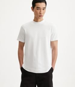 Camiseta em Meia Malha com Gola Média e Manga Curta
