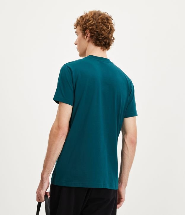 Remera en Media Malla con Cuello Médio y Manga Corta Verde 3