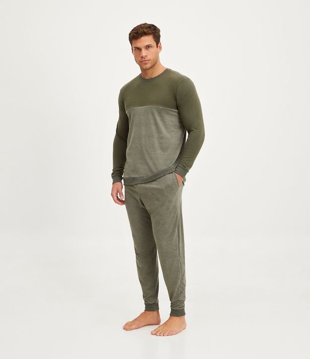 Pijama Largo en Media Malla con Bloque de Color Verde 1