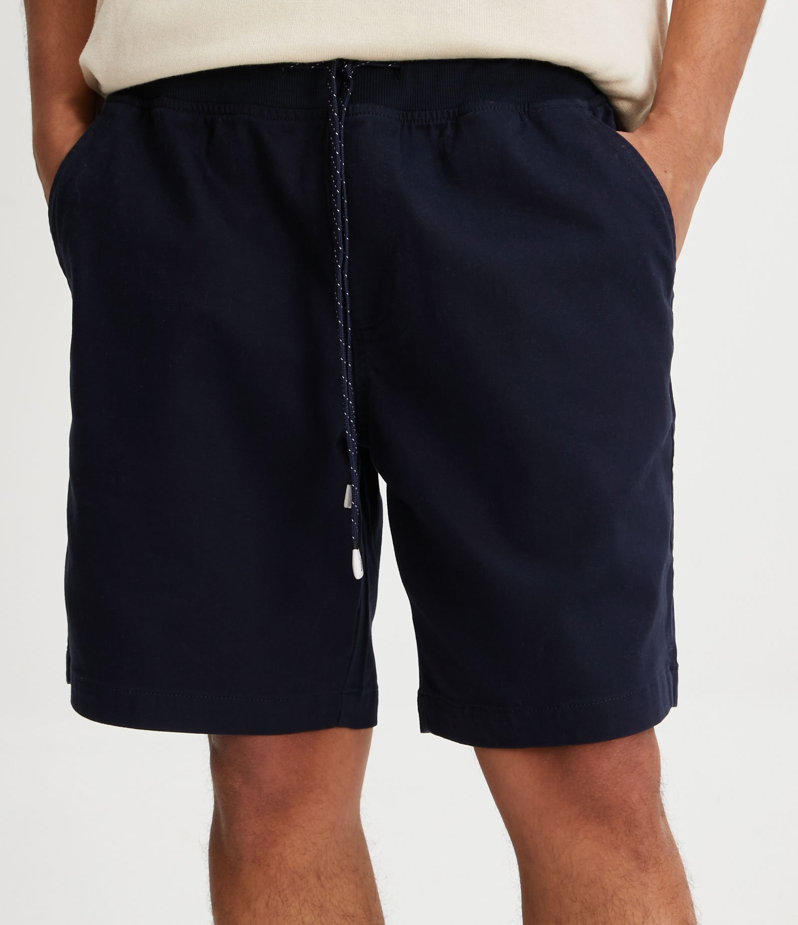 Bermuda Regular Slim em Sarja com Cós Elástico e Bolsos Azul Escuro 2