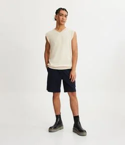 Bermuda Regular Slim em Sarja com Cós Elástico e Bolsos