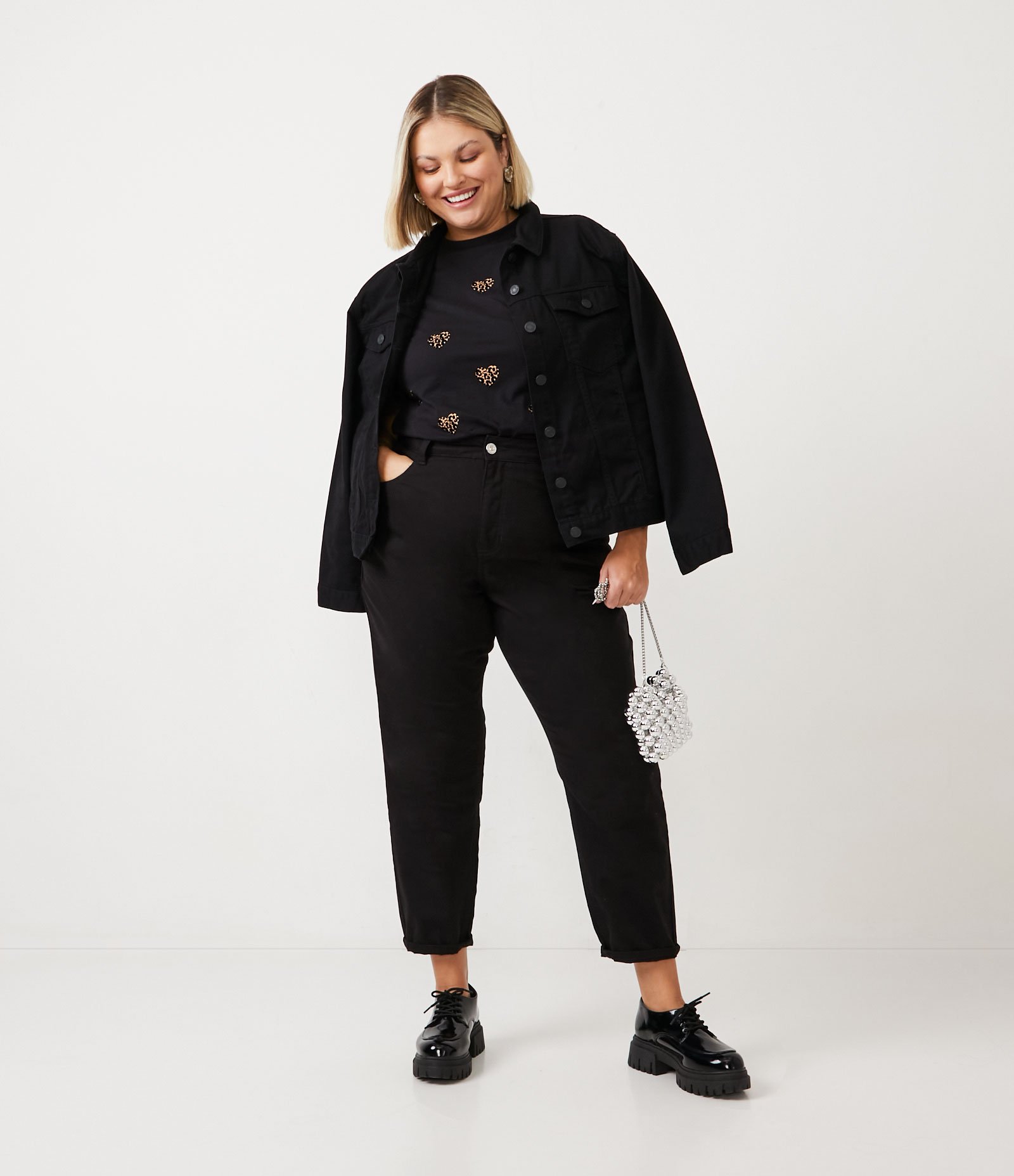 Blusa com Manga Bufante e Estampa Coração Curve & Plus Size Preto 2