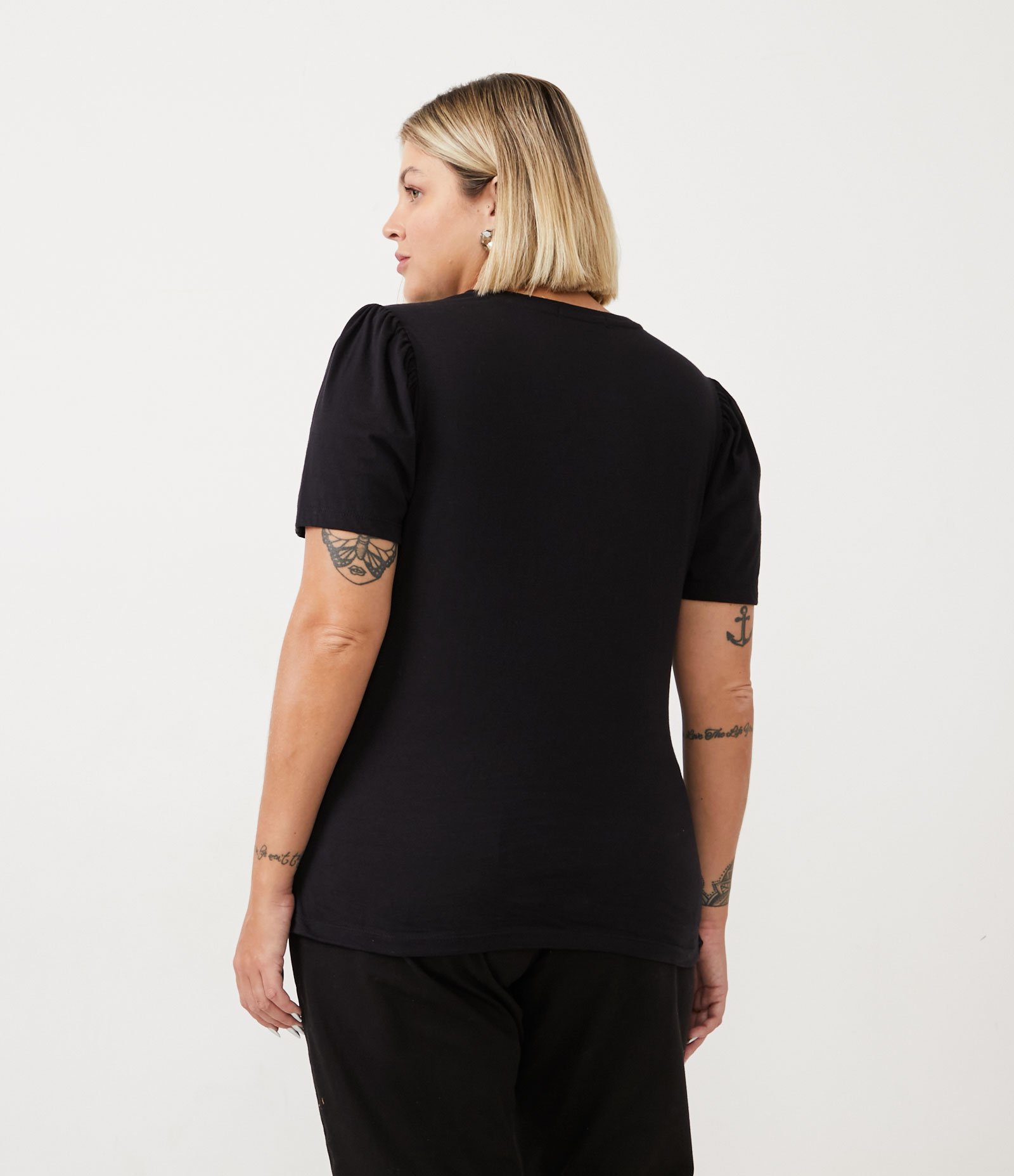 Blusa com Manga Bufante e Estampa Coração Curve & Plus Size Preto 3