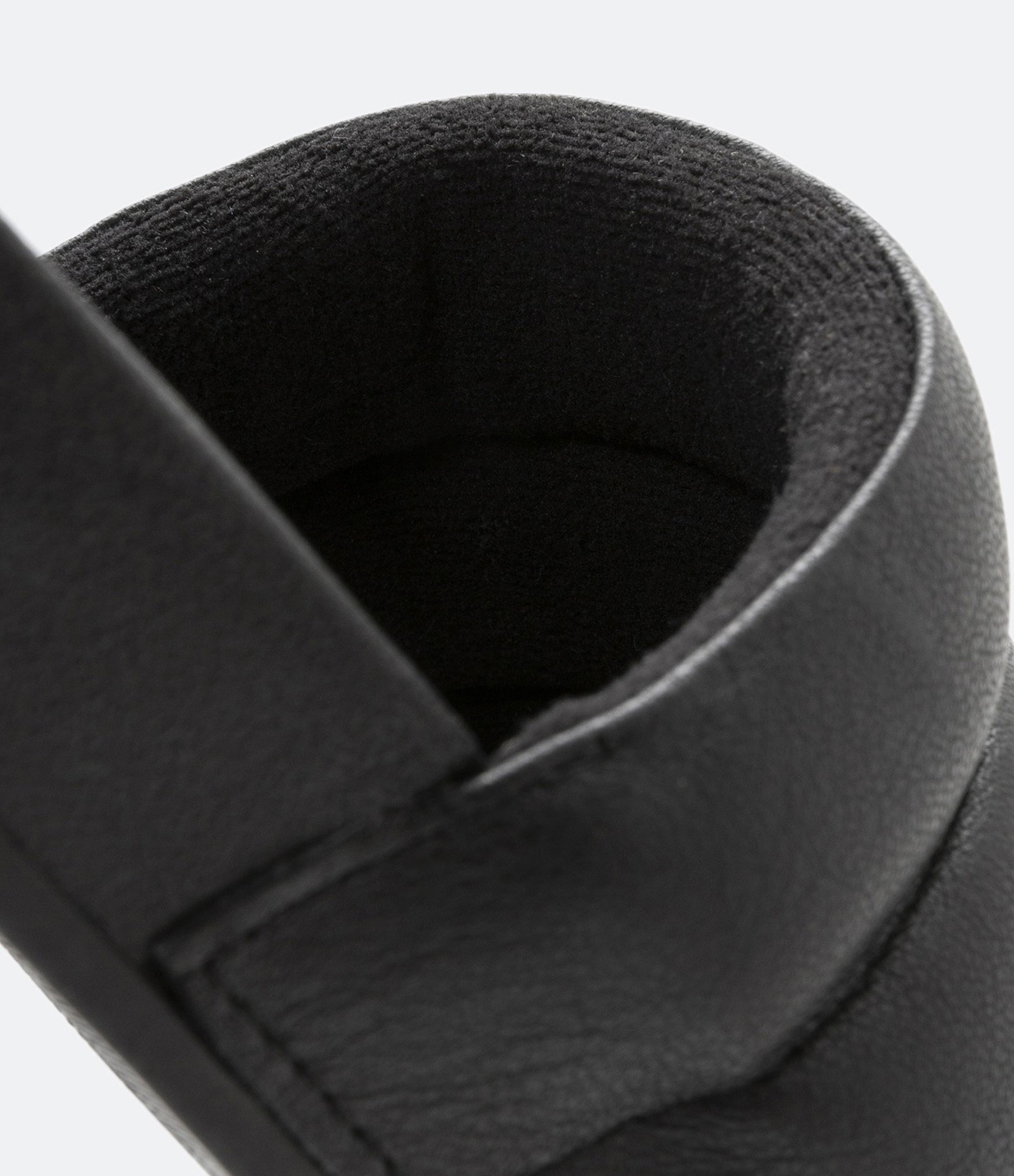 Chinelo Slide Puffer em Couro com Gomos na Tira Preto 3