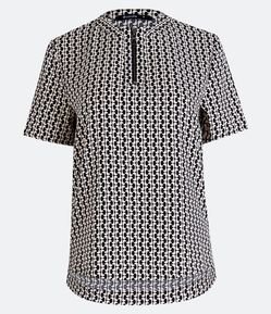 Blusa em Crepe Geométrico com Zíper Frontal