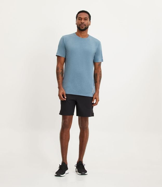 Camiseta Regular Esportiva em Dry Fit com Etiqueta na Barra