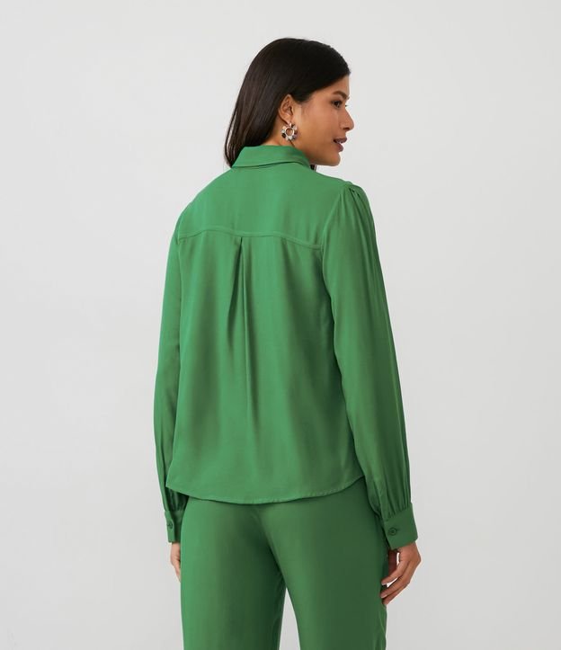 Camisa Alongada em Viscose com Detalhe Franzido no Punho Verde 3