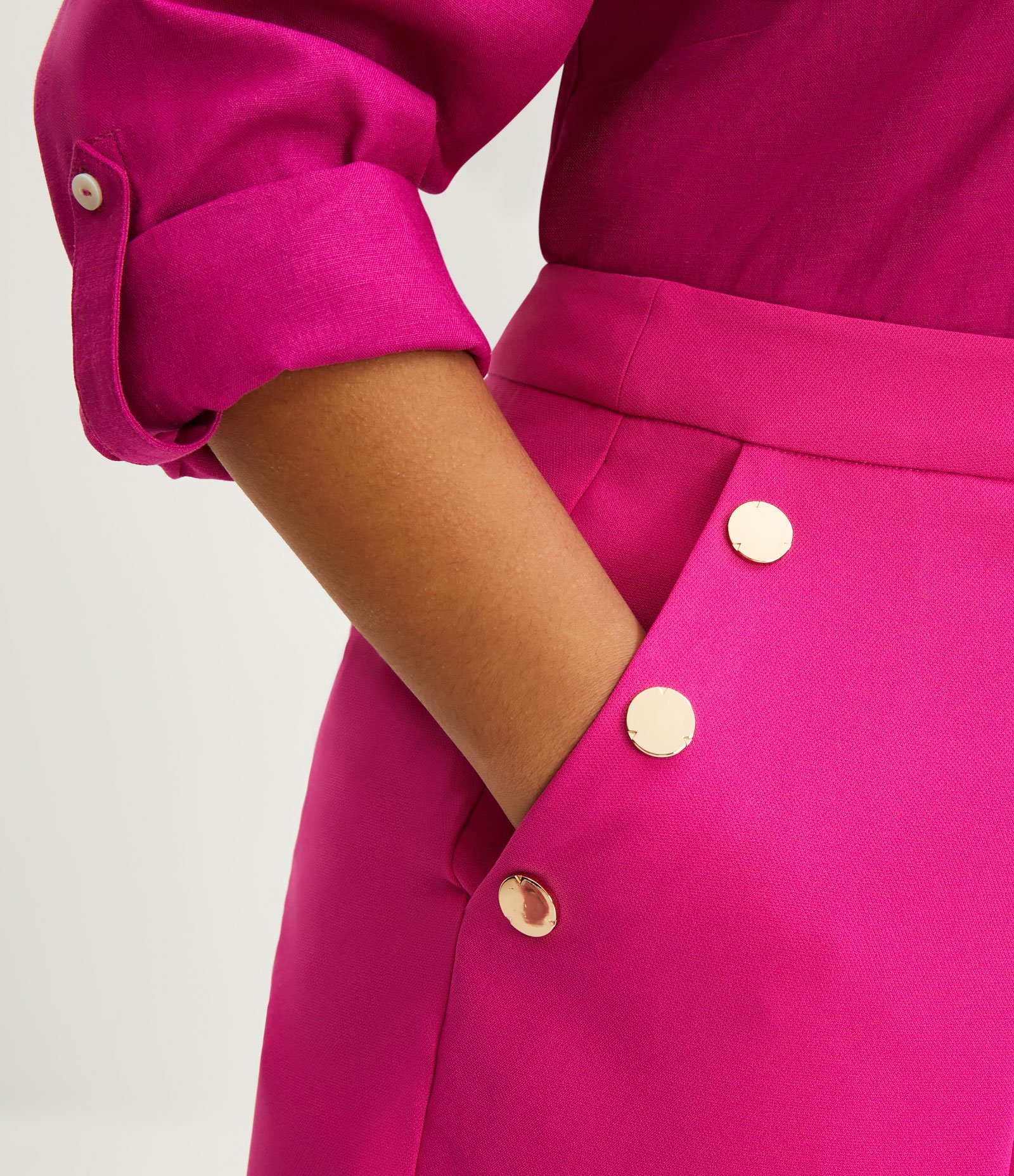 Bermuda em Crepe com Detalhe de Botões nos Bolsos Curve & Plus Size 4