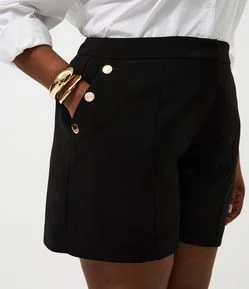 Bermuda em Crepe com Detalhe de Botões nos Bolsos Curve & Plus Size