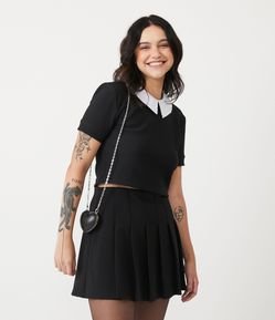 Blusa em Malha Texturizada com Gola Boneca e Manga Curta
