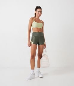 Bermuda Esportiva em Poliamida com Recorte Lateral Contrastante