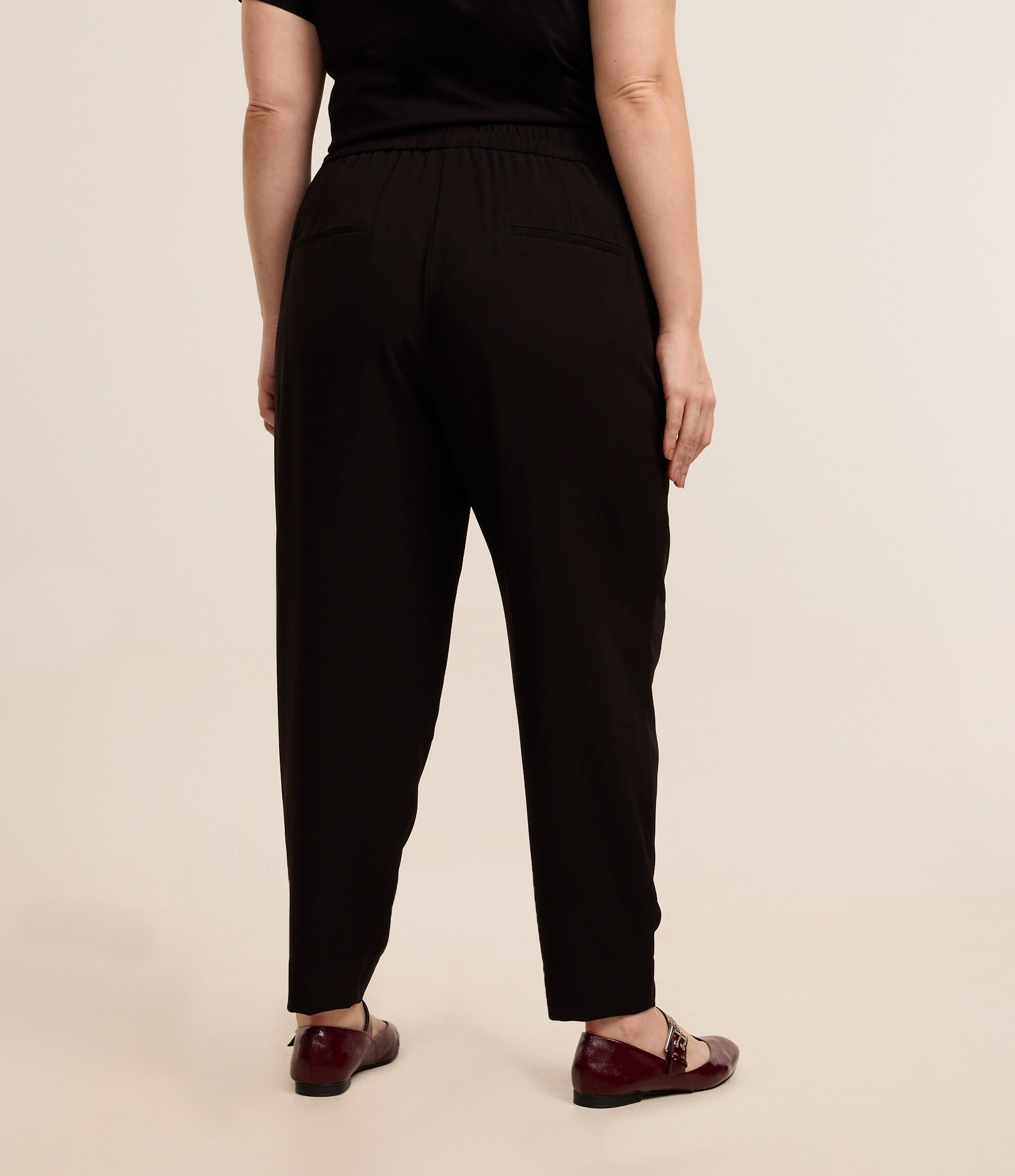Calça Fluida com Elástico e Amarração Curve & Plus Size Preto 3