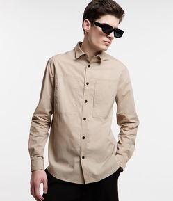 Camisa Comfort em Suede com Bolsos Diferenciados