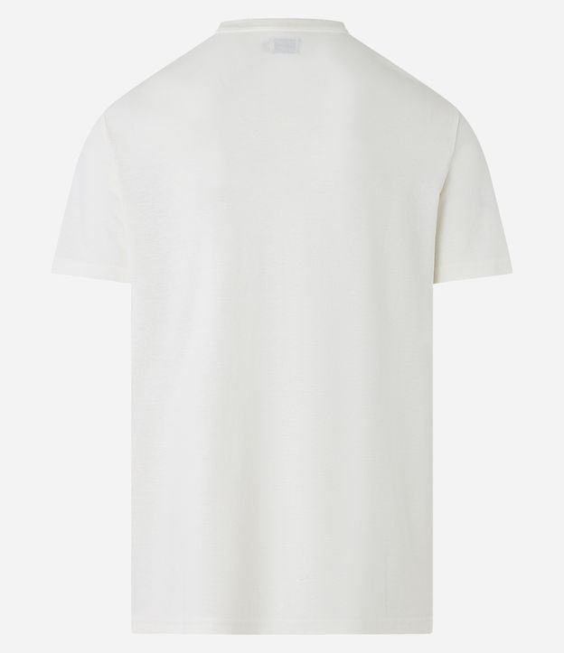 Camiseta Comfort em Algodão com Bloco de Cor e Detalhe Jacquard Off White/ Verde 8