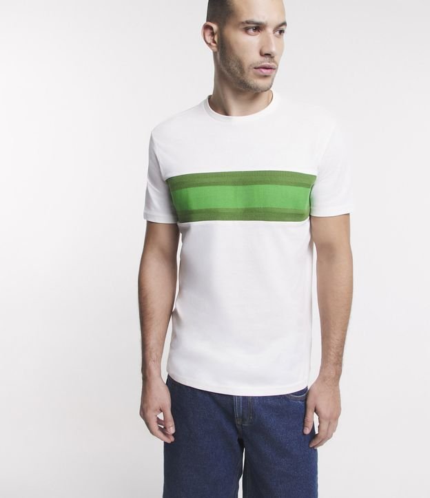 Camiseta Comfort em Algodão com Bloco de Cor e Detalhe Jacquard Off White/ Verde 4