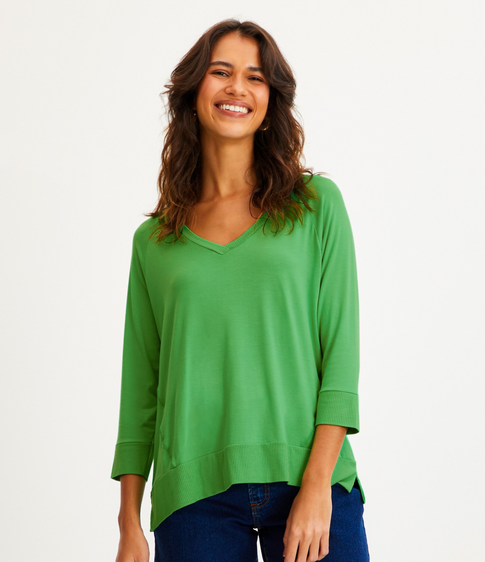 Blusa Básica em Viscose com Manga 3/4 e Decote V 1