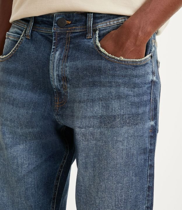 Calça Slim Standard Jeans com Bolsos e Puídos Azul Médio 4