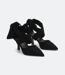 Sapato Scarpin com Amarração e Textura Acetinada