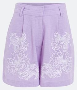 Short Curto em Linho com Bordado de Borboleta