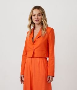 Blazer Cropped Linho com Botão Único e Bolsos Falsos