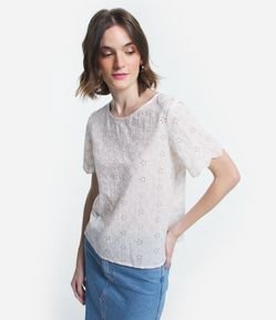 Blusa Manga Curta em Viscose com Broderie Bordado
