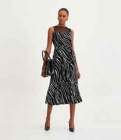 Vestido Midi Evasê com Detalhe de Tule e Estampa de Listras Onduladas