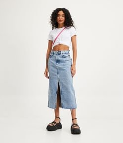 Saia Midi em Jeans com Bolsos e Fenda Central