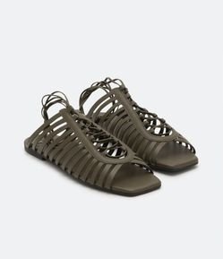 Sandália Rasteira com Multi Tiras e Amarração