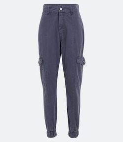 Calça Jogger Cintura Alta em Sarja com Bolsos Cargo