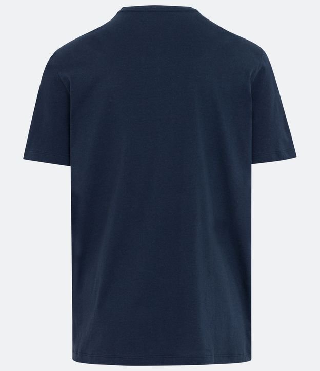 Remera Comfort en Media Malla con Estampado de Barril de Cerveza Azul 6