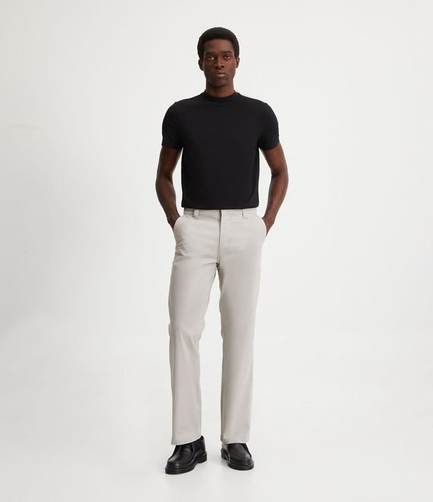 Calça Reta em Sarja com Bolsos