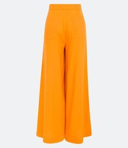 Calça Pantalona em Linho com Bolsos e Botão no Cós