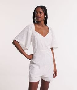 Macaquinho em Algodão Texturizado com Bordado de Florzinhas