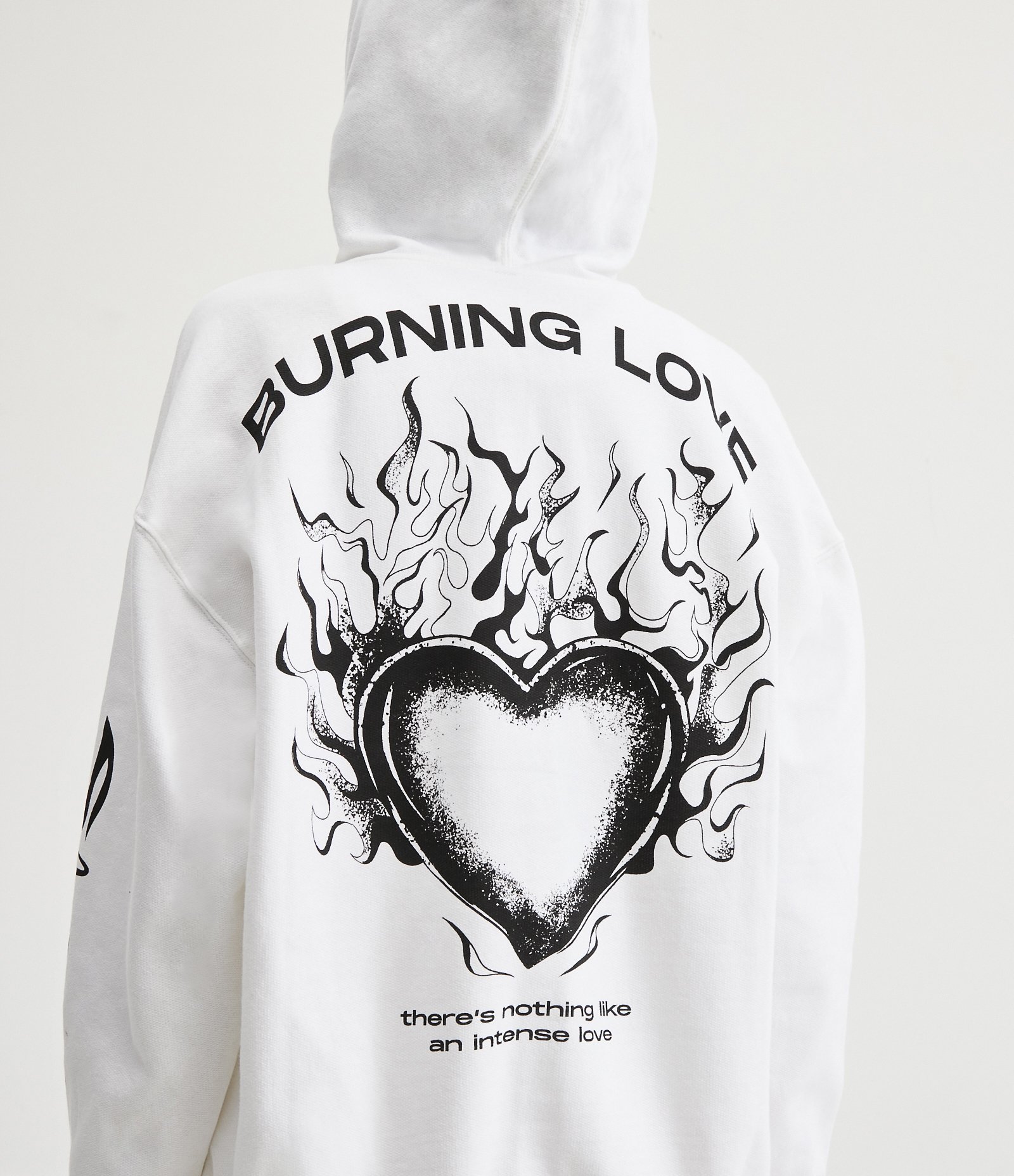 Blusão em Moletom com Capuz e Lettering Burning Love Branco Neve 5