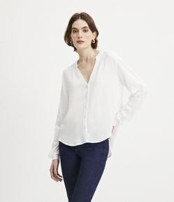 Camisa em Viscose com Decote V