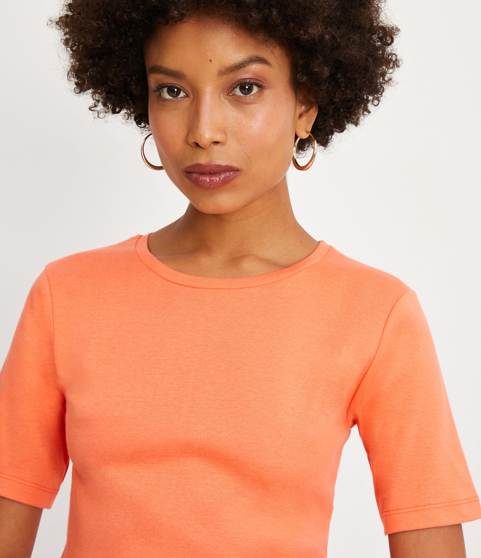 Blusa Básica em Algodão com Gola Redonda Laranja Coral 4