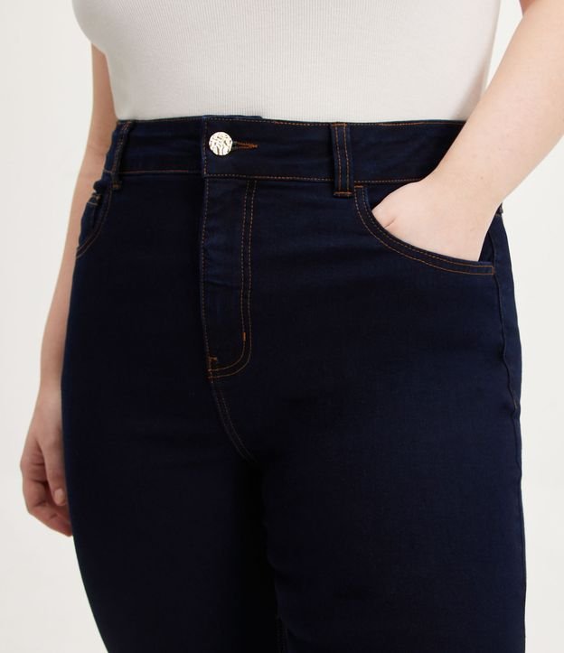 Calça Skinny Jeans com Botão Diferenciado Curve & Plus Size Curve Azul Escuro 4