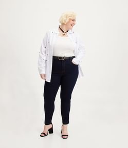 Calça Skinny Jeans com Botão Diferenciado Curve & Plus Size Curve