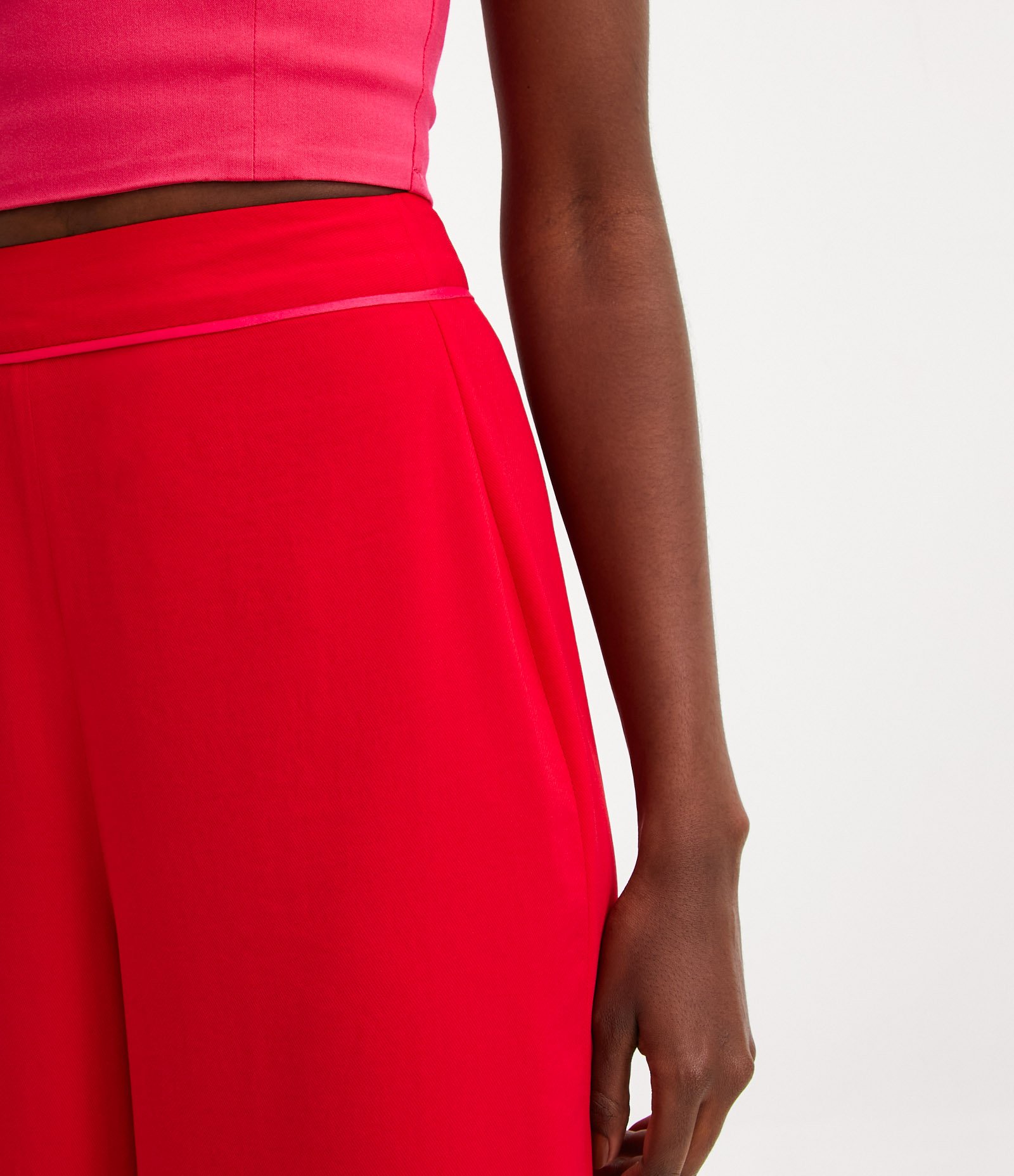 Calça Pantalona em Crepe Vermelho 4