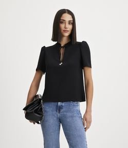 Blusa com Manga Curta Bufante e Amarração no Decote