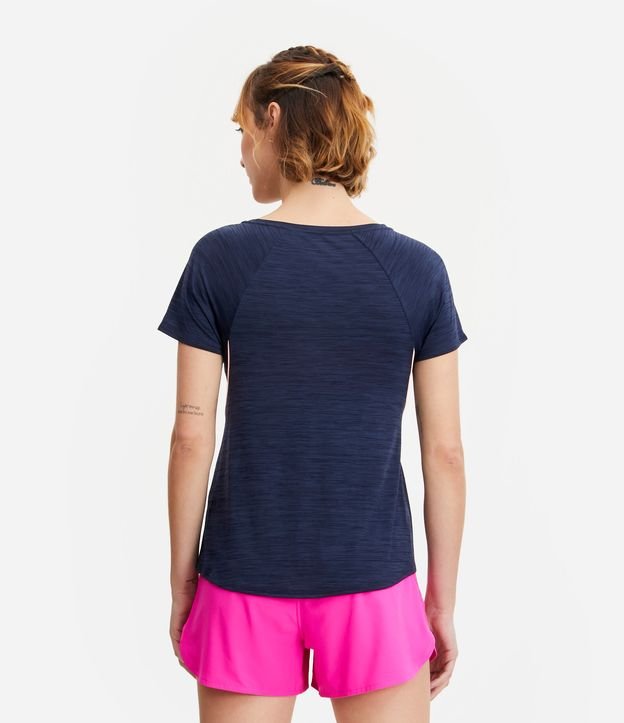 Camiseta Esportiva em Poliamida com Detalhe Viés Contrastante Azul Escuro 4