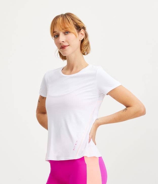 Camiseta Esportiva em Microfibra com Friso Contrastante