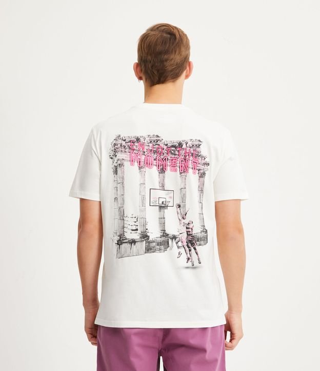 Camiseta Regular com Estampa Colunas Gregas e Jogadores Bege 3