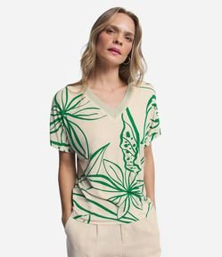 Blusa em Viscose com Decote V e Estampa de Folhagem
