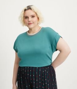 Blusa em Viscocrepe com Gola Contrastante Curve & Plus Size