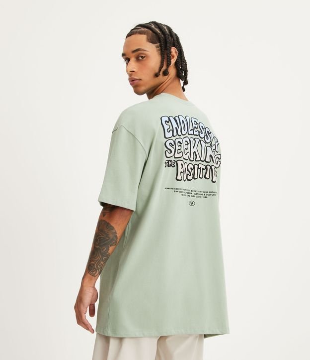 Remera Comfort en Media Malla con Lettering Gradiente Verde 3