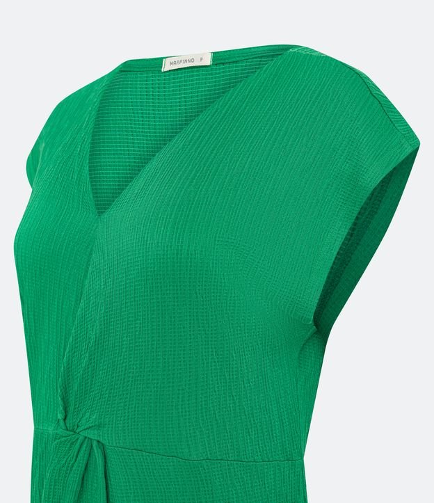 Blusa Alongada em Viscose com Nó Frontal e Malha Texturizada Verde 7